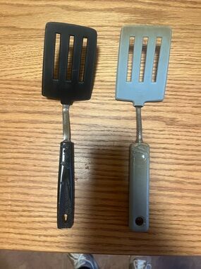 Vintage 1970’s Ecko Spatulas Flipper Turner Nylon Plastic Handles Lot of 2 USA